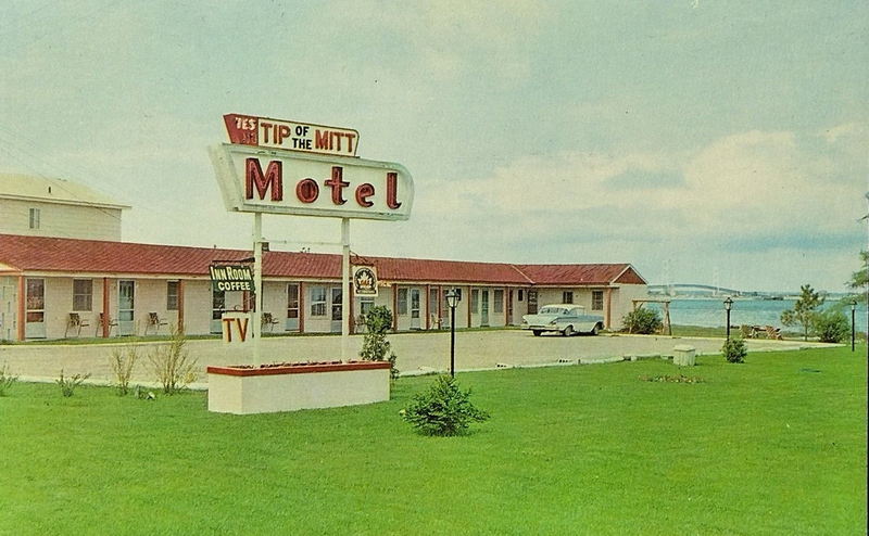 Sunrise Beach (Tip of The Mitt Motel) - Postcard